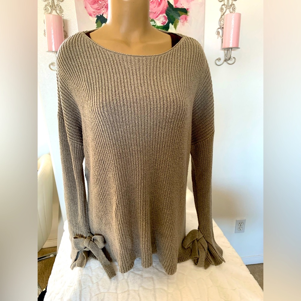 Beautiful Lush beige sweater sz small lace up comfy